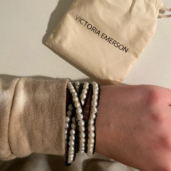 NWOT...Victoria Emerson Pearl Wrap Bracelet/Apple Watch band🌟 NWOT - Picture 3 of 3